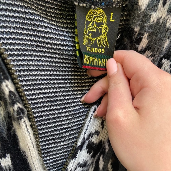 Vintage ruminahui sweater with wolf size large - Picture 3 of 3